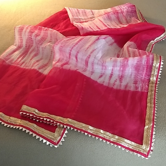 Dupatta with gold trim - Picture 2 of 6